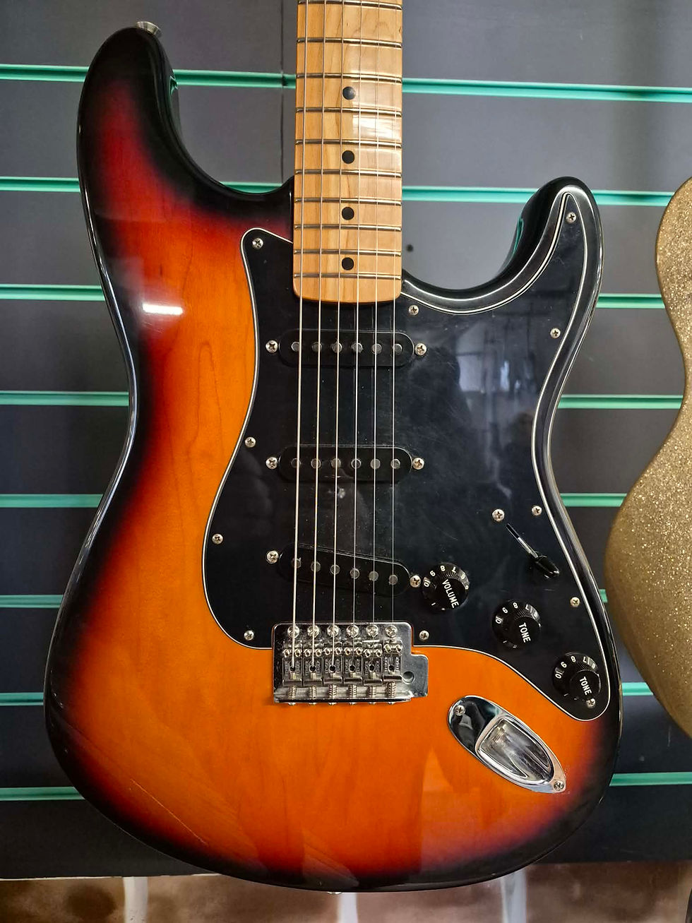 Thumbnail: Fender Classic Series Stratocaster 3-Colour Sunburst 2003 Electric Guitar