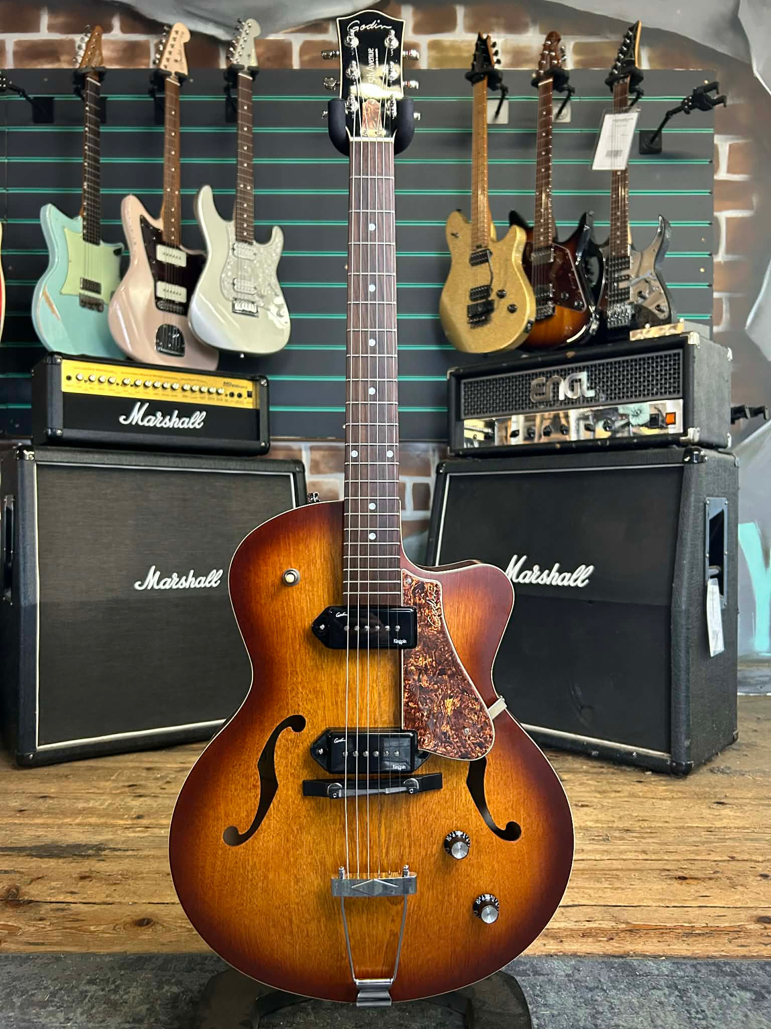 Godin 5th Avenue CW Kingpin II P90 Cognac Burst 2005 Hollow Body Electric Guitar