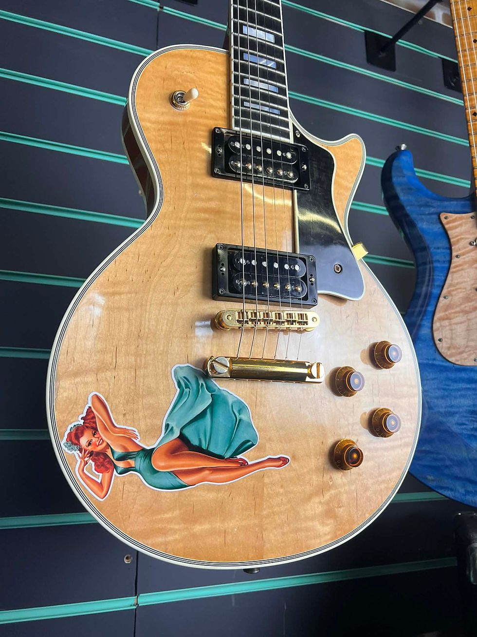 Thumbnail: The Heritage H-157 Natural 2005 Electric Guitar