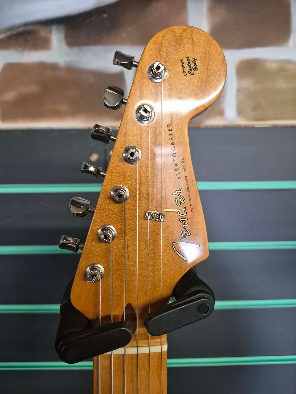 Thumbnail: Fender Classic Series Stratocaster 3-Colour Sunburst 2003 Electric Guitar