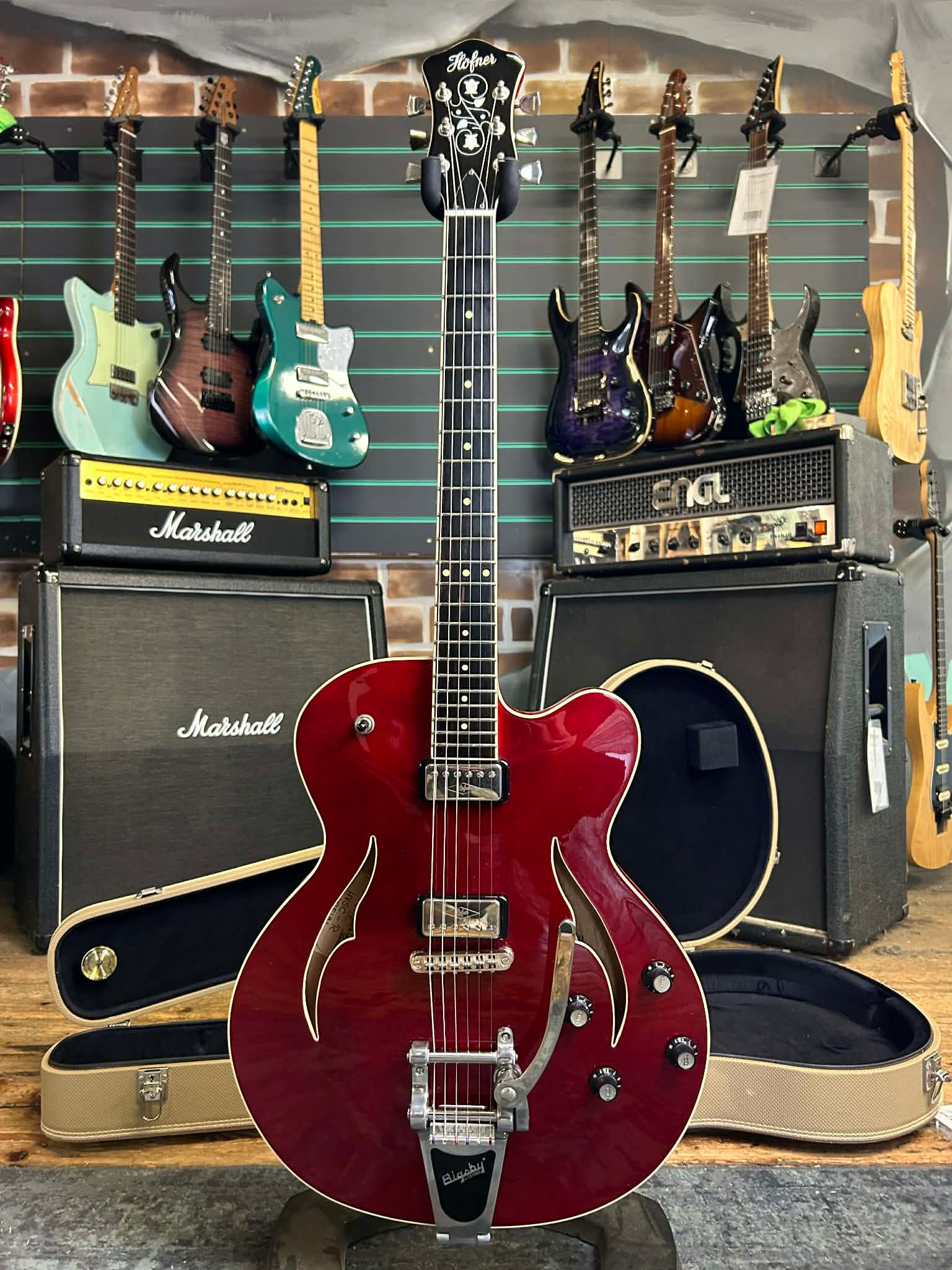Hofner Verythin HVSC-R Red Semi-Hollow Electric Guitar
