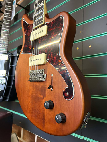 ギター D'Angelico Deluxe Bedford SH MatteWalnut D'Angelico Deluxe Bedford SH Limited Edition Semi-hollow