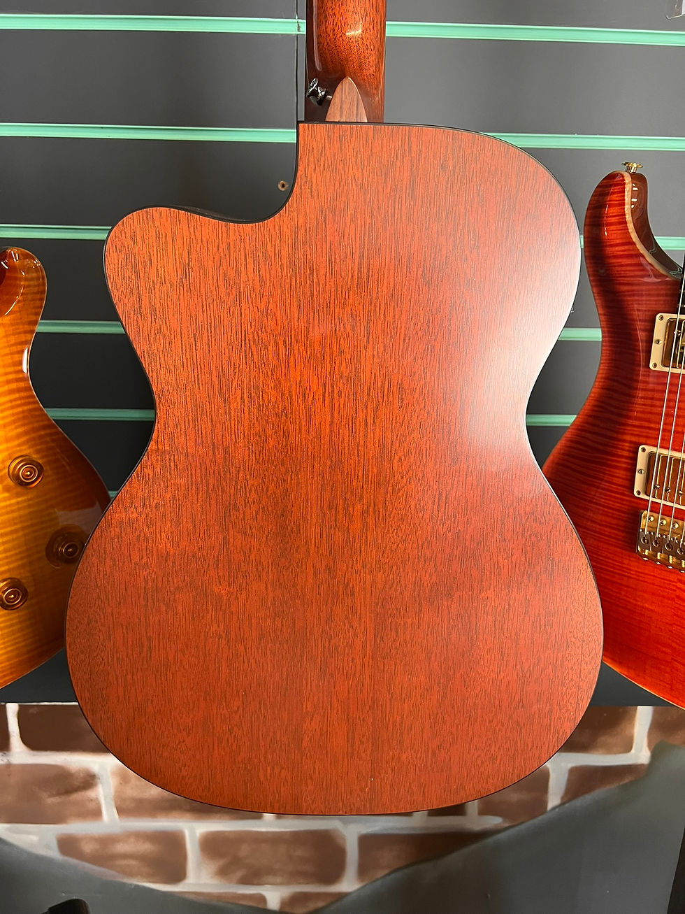 Thumbnail: Martin 000C-16GTE Gloss Top Satin Back 2007 Electro-Acoustic Guitar