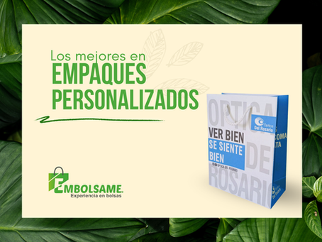 Una bolsa de cartón con logo