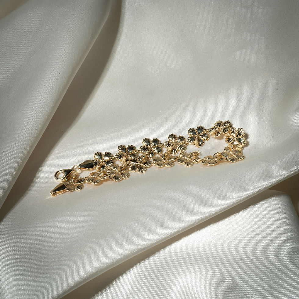 Thumbnail: 14k Hibiscus Love Bracelet 