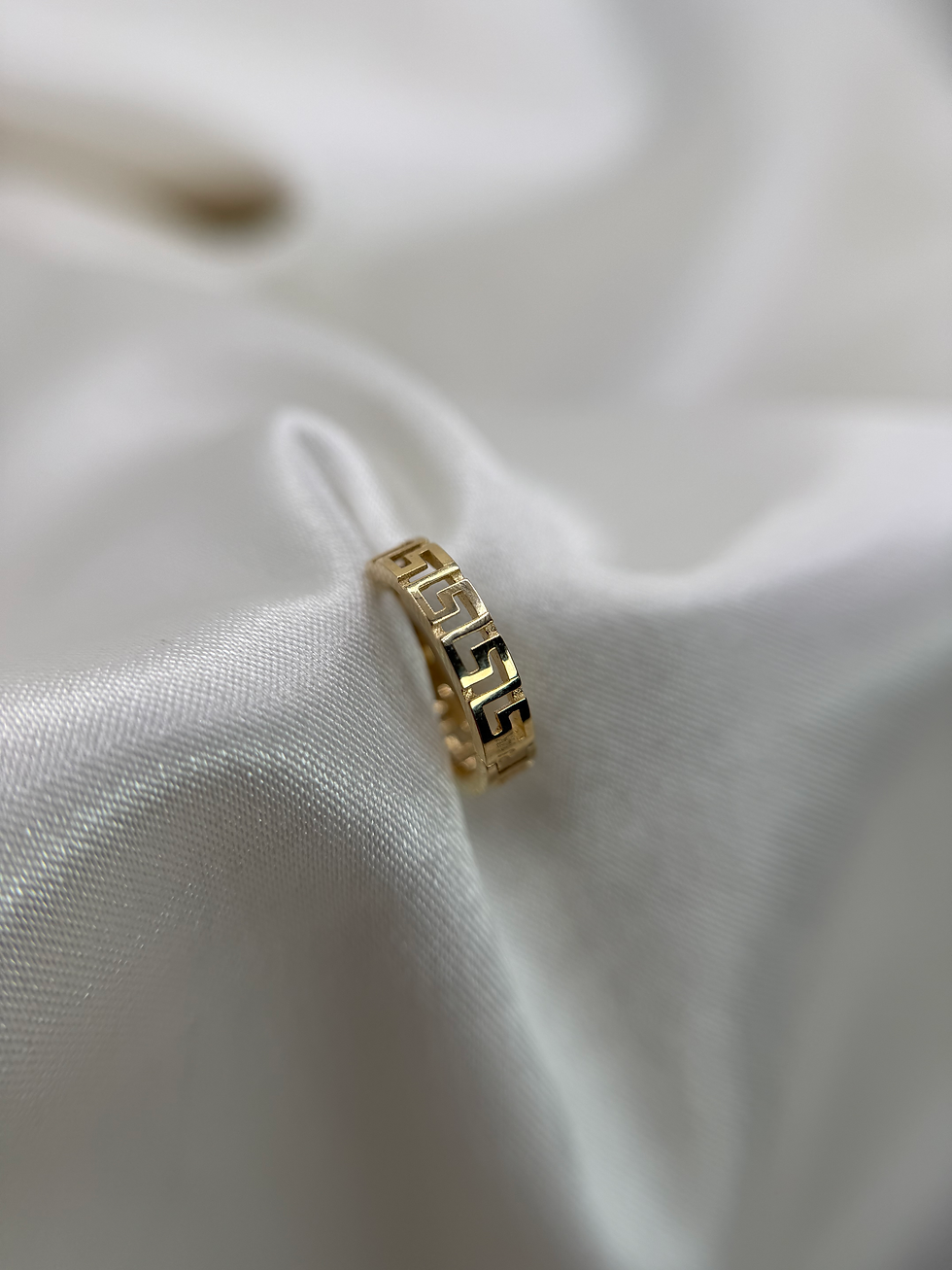 Thumbnail: 14k Lana Hoop Earrings