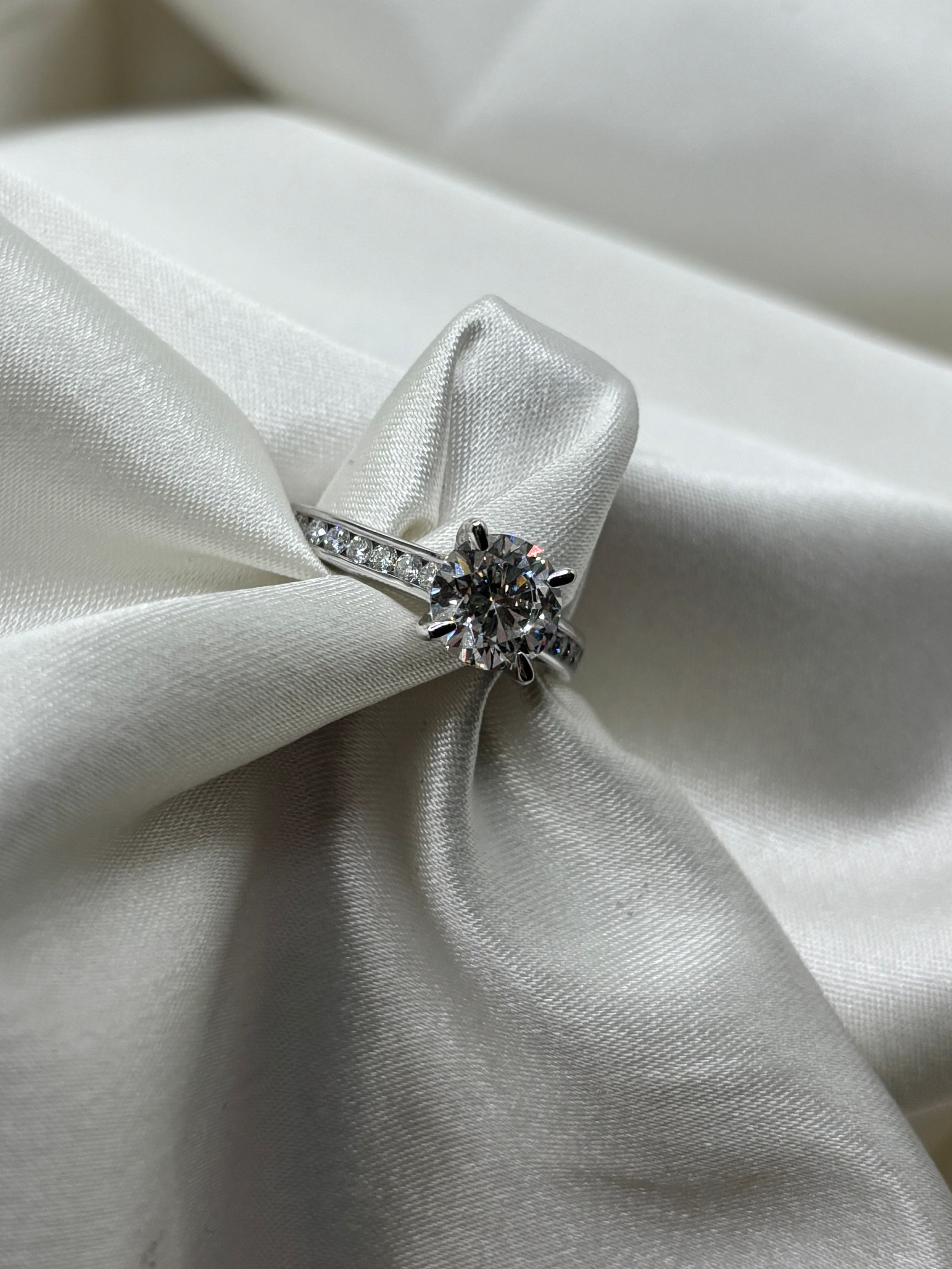 14k Elegant Whitegold Engagement Ring