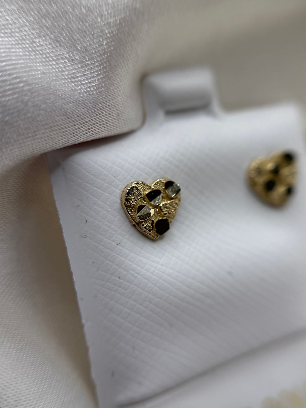Thumbnail: 14k Sweetheart Nugget Earrings 