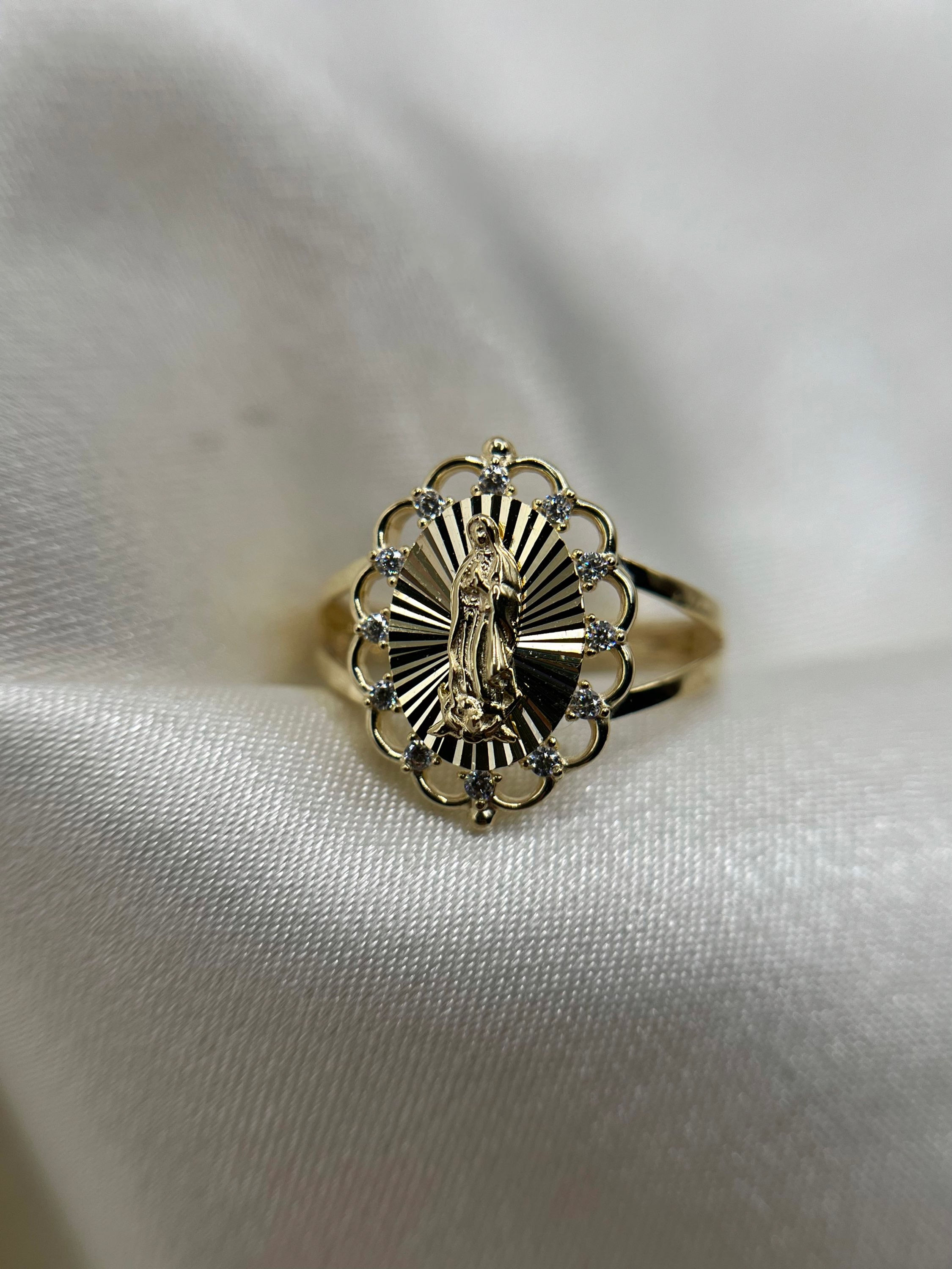 14k Pretty Virgencita Ring