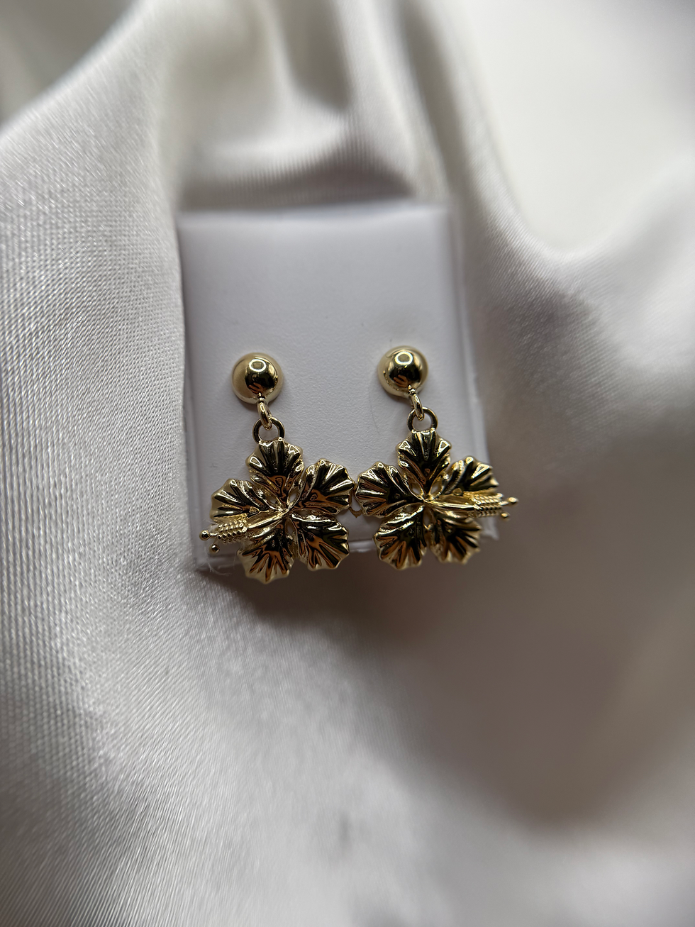 Thumbnail: 14k Hibiscus Dangle Earrings 