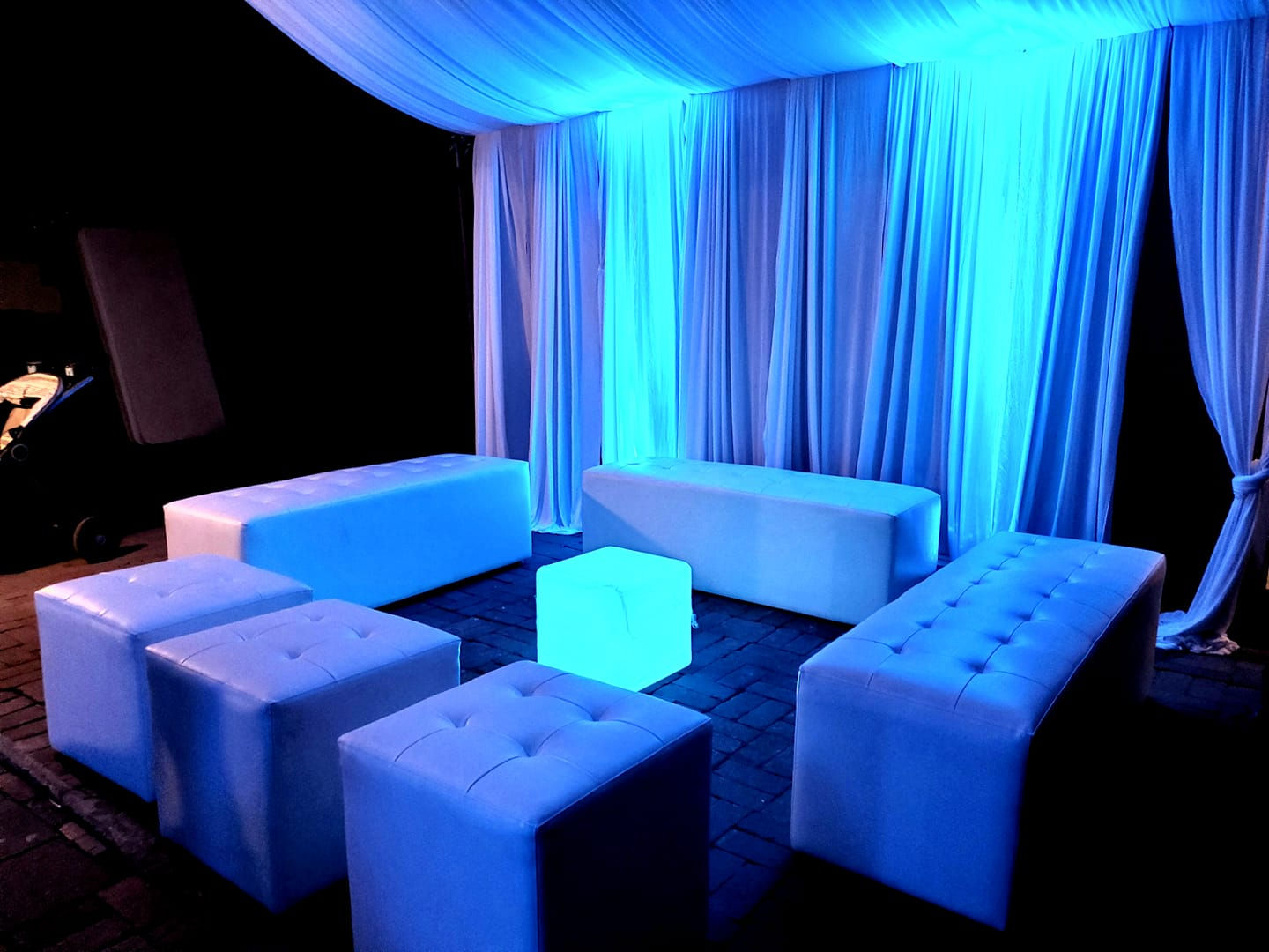 Lounge furniture Rental (1 set of 5 benches and one cube)