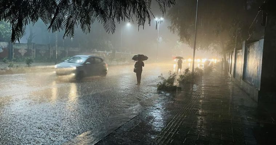 π§οΈ #HeavyRains: Telugu States Drenched Due to Low Pressure