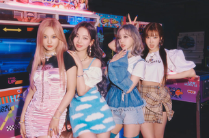 కె-పాప్ క్వీన్స్ 👑 2025 బిల్‌బోర్డ్ ఉమెన్ ఇన్ మ్యూజిక్ అవార్డ్స్‌లో జెన్నీ మరియు ఈస్పా మెరిసిపోయారు 🎤🏆