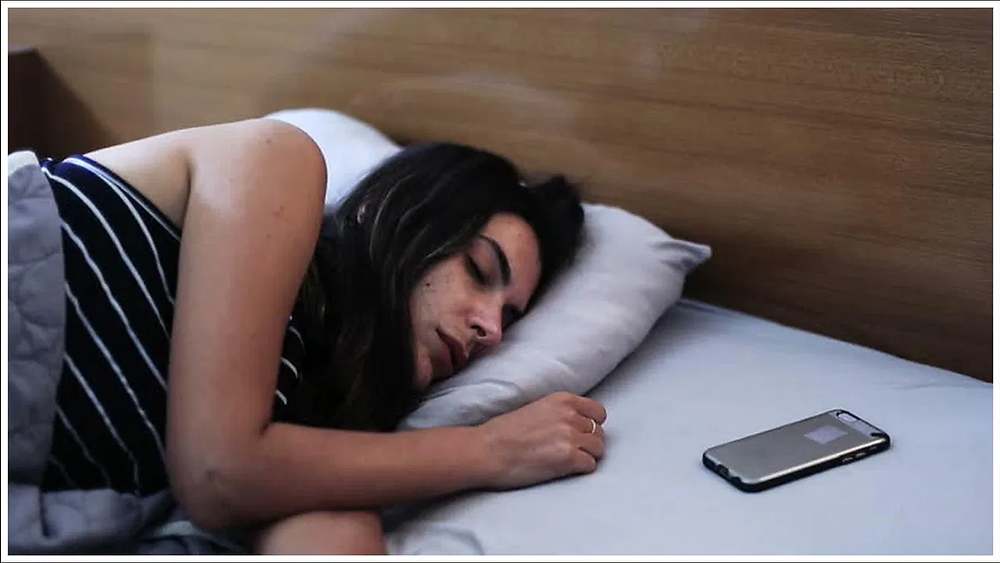 How Far Should You Keep Your Smartphone While Sleeping? π
