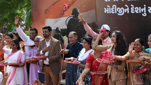 🇮🇳🌸 Colonel Sofiya's Fam Joins PM Modi's Vadodara Roadshow – A Proud Moment! 🌟🚗
