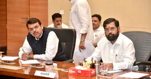 Maharashtra CM Race Intensifies: Devendra Fadnavis or Eknath Shinde? 🤔🇮🇳