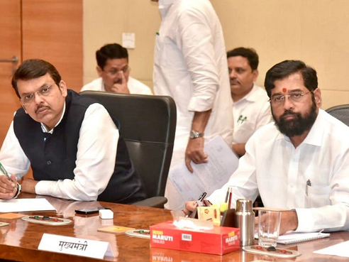 Maharashtra CM Race Intensifies: Devendra Fadnavis or Eknath Shinde? 🤔🇮🇳