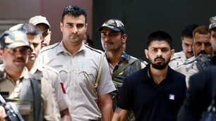 🚨 లారెన్స్ బిష్ణోయ్ ఇంటర్వ్యూ వివాదం: 7 మంది పంజాబ్ పోలీసు సిబ్బంది సస్పెండ్ 🔍