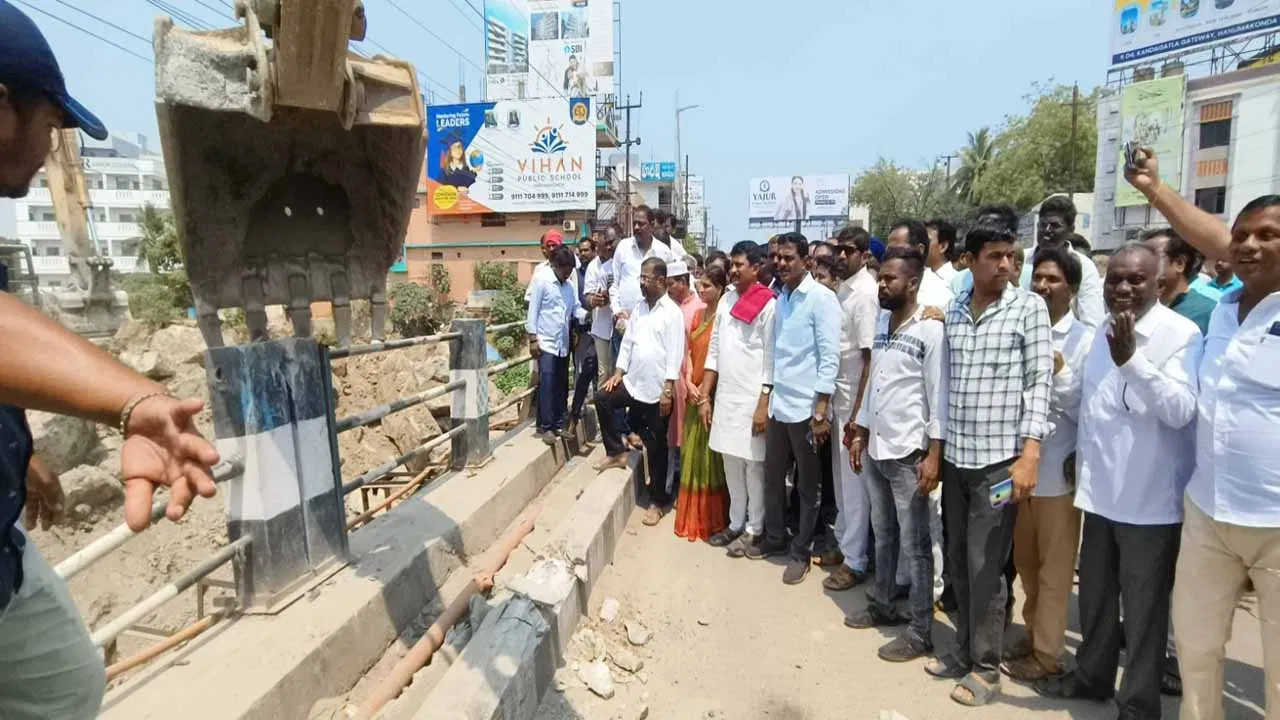 మూడునెలల పాటు రాకపోకలు బంద్..