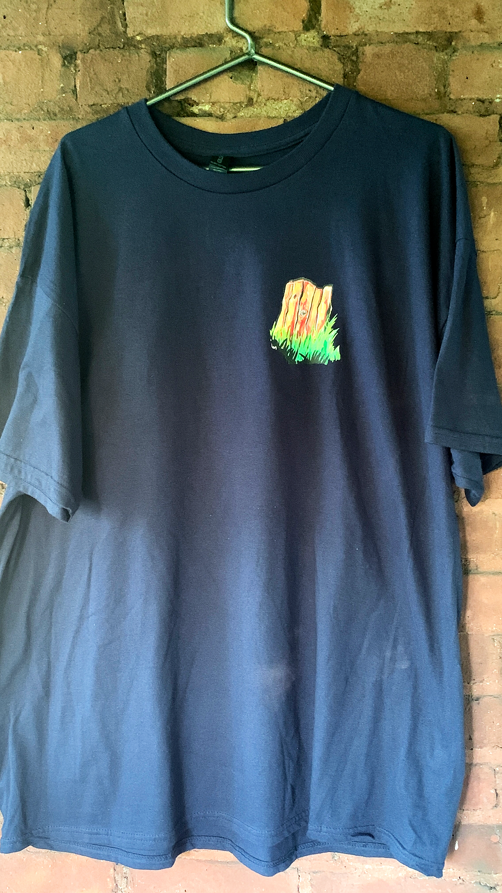 縮圖：close up of front of shirt manic monday in blue