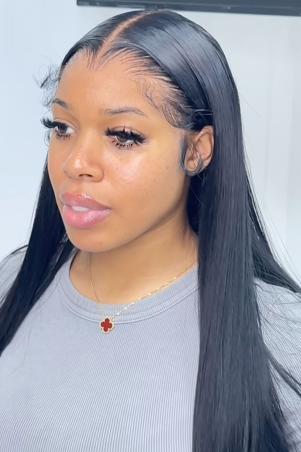 Thumbnail: Hailey Straight Natural Hairline Lace Wig High Density 150% -300% up too 40 inch