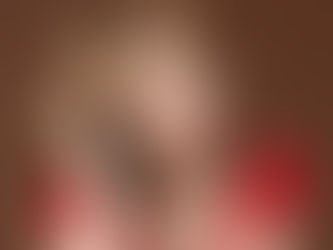 Click on picture to hear pianist Yulia Chaplina playing Rachmaninov 2 Piano Concerto in Nov 22