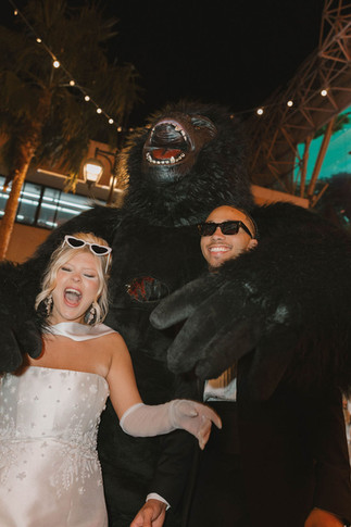 fun bridal portraaits in DTLV