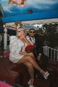 fun bridal portraits in DTLV