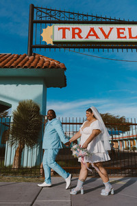 golden hour bridal portraits in DTLV