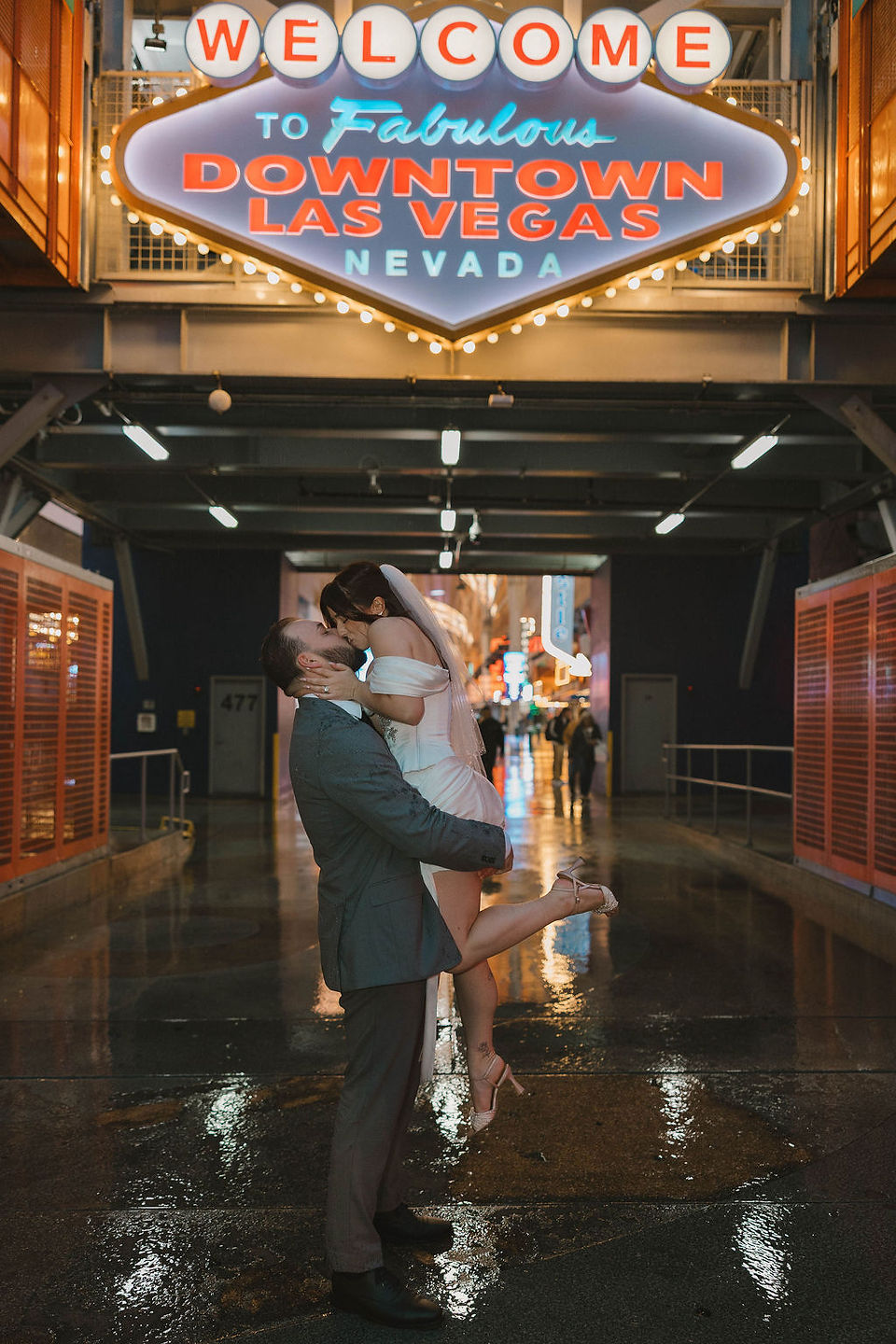 beautiful portraits of the newlyweds kissing