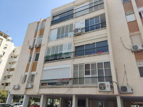 תמונה של הבניין ברחוב יהודה הנשיא 35, תל אביב לפני הסרת הצו מבנה מסוכן