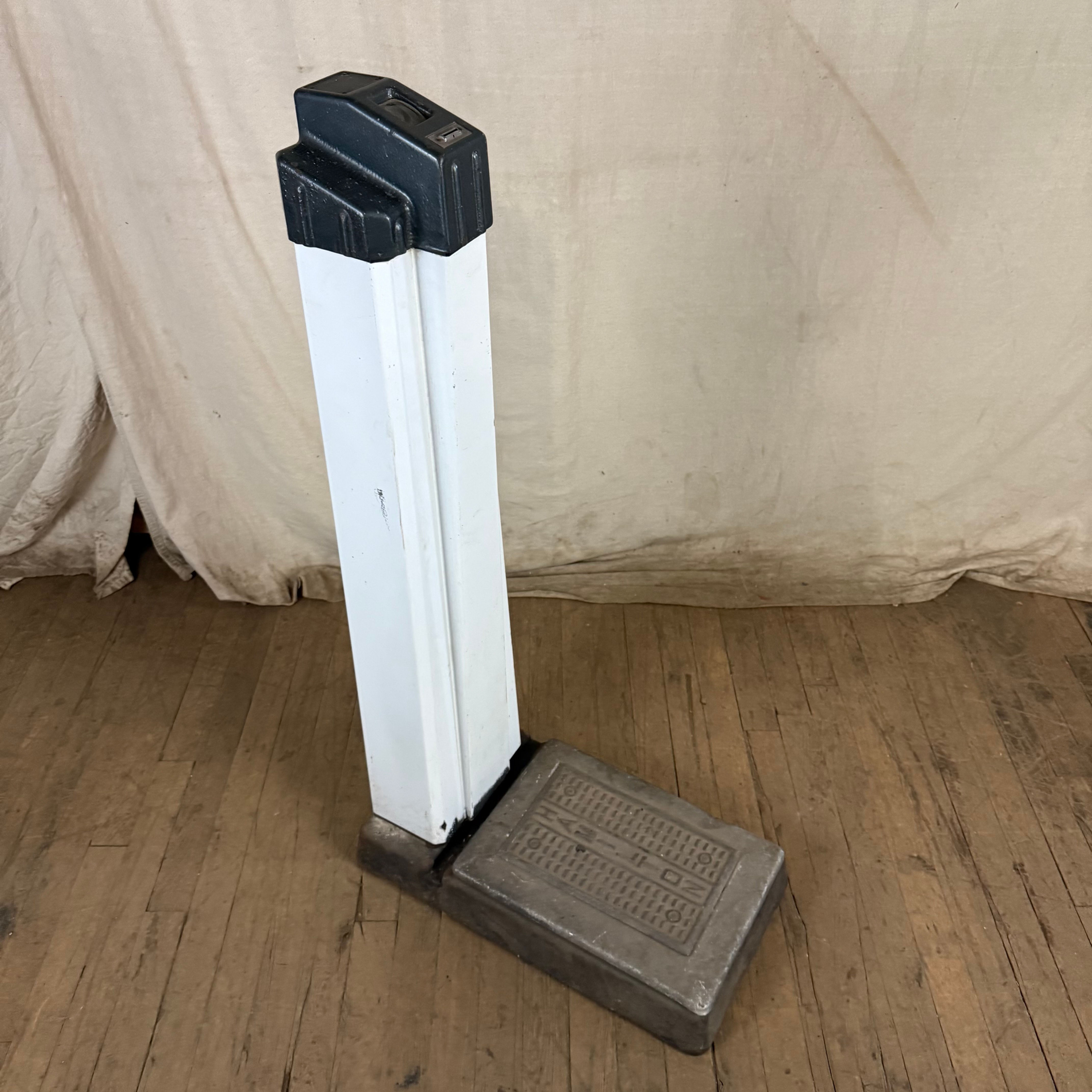 Black & White Medical Scale