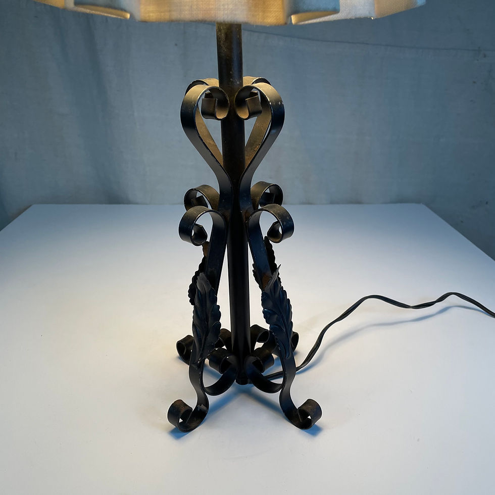 Thumbnail: Small Simple Curved Iron Lamp