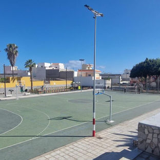 Avanzan los trabajos en la cubierta del polideportivo del núcleo de Guargacho.