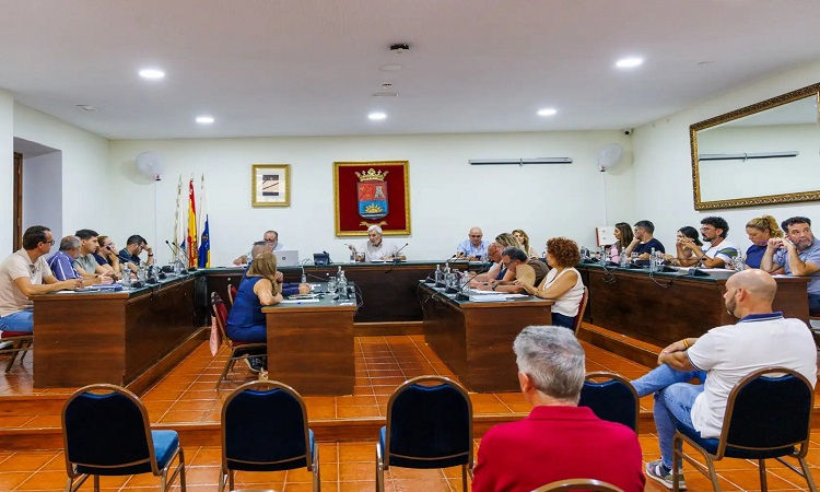 Adeje concede dos medallas de oro, nombrará un hijo adoptivo y siete callejeros