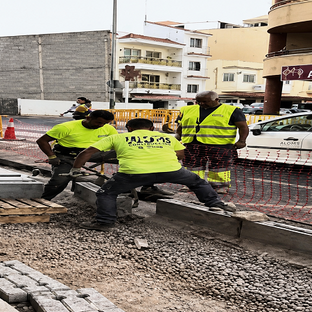 Las obras en la Avenida de la Constitución de Adeje continúan avanzando