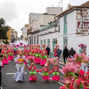 El Gran Coso Apoteosis llena hoy sábado las calles del casco histórico de ritmo y color