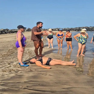 Adeje promueve una campaña para prevenir ahogamientos en las playas de Adeje