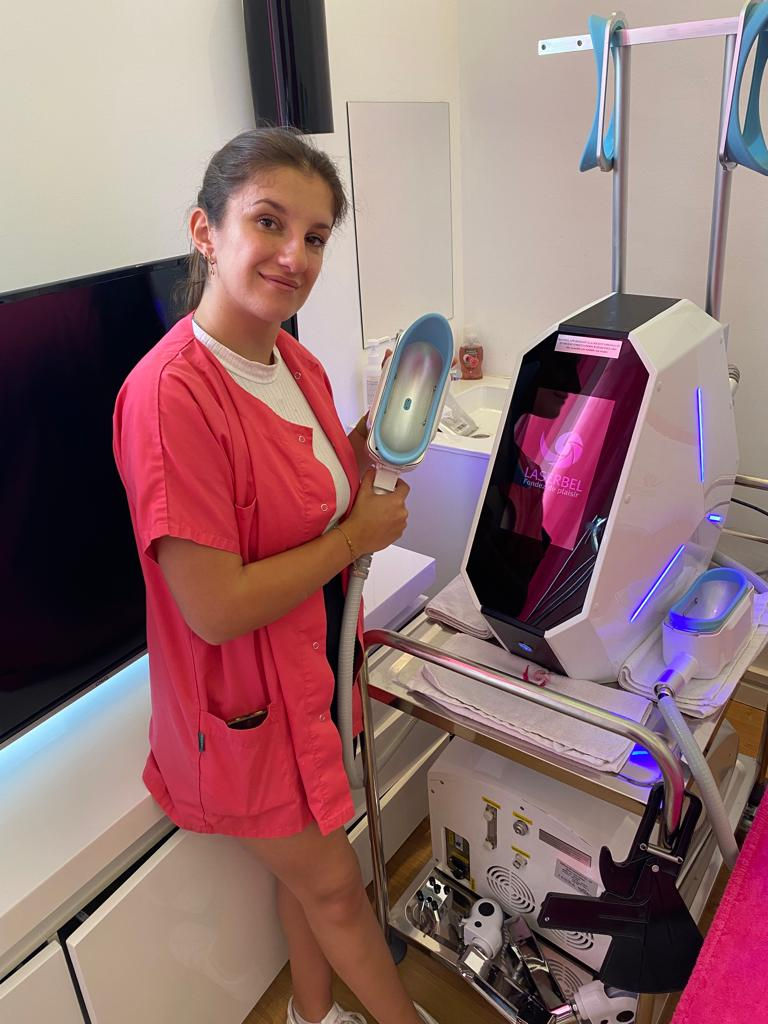 Samantha : Spécialiste Cryolipolyse