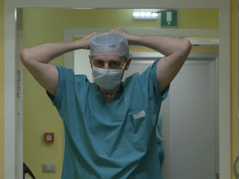 Chirurgia Vertebrale: L'Endoscopia Spinale Ridefinisce il Paradigma della Mininvasività