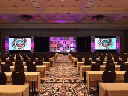 5 Ways to Elevate Energy in the Audience (Before Your First Speaker Even Begins)