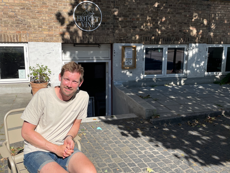 Nicolai Høtoft in front of the Høtoft wine shop in Nordvest