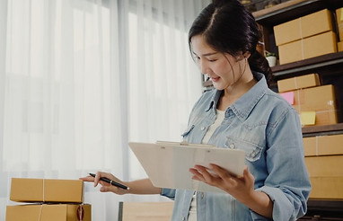 beautiful-smart-asian-young-entrepreneur