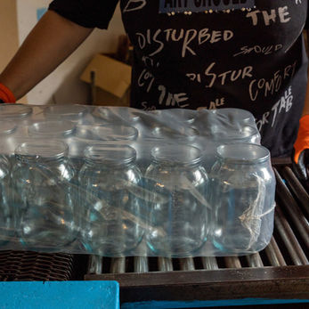 suse banka ( Şüşə banka) istehsalışısı olan " Ahmet firmasının" məhsulları