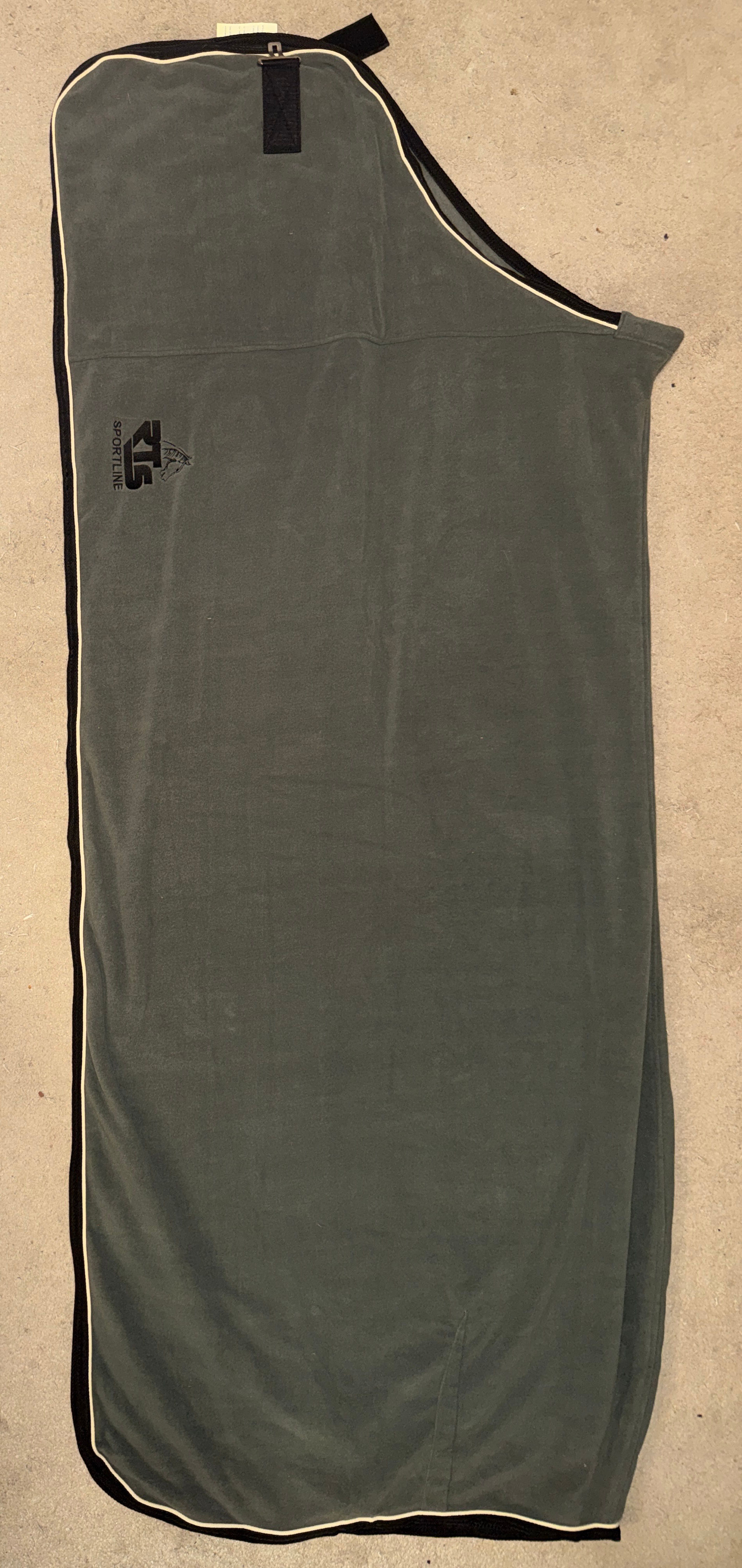 NEW 6’6 RTS Sport Line Fleece Rug