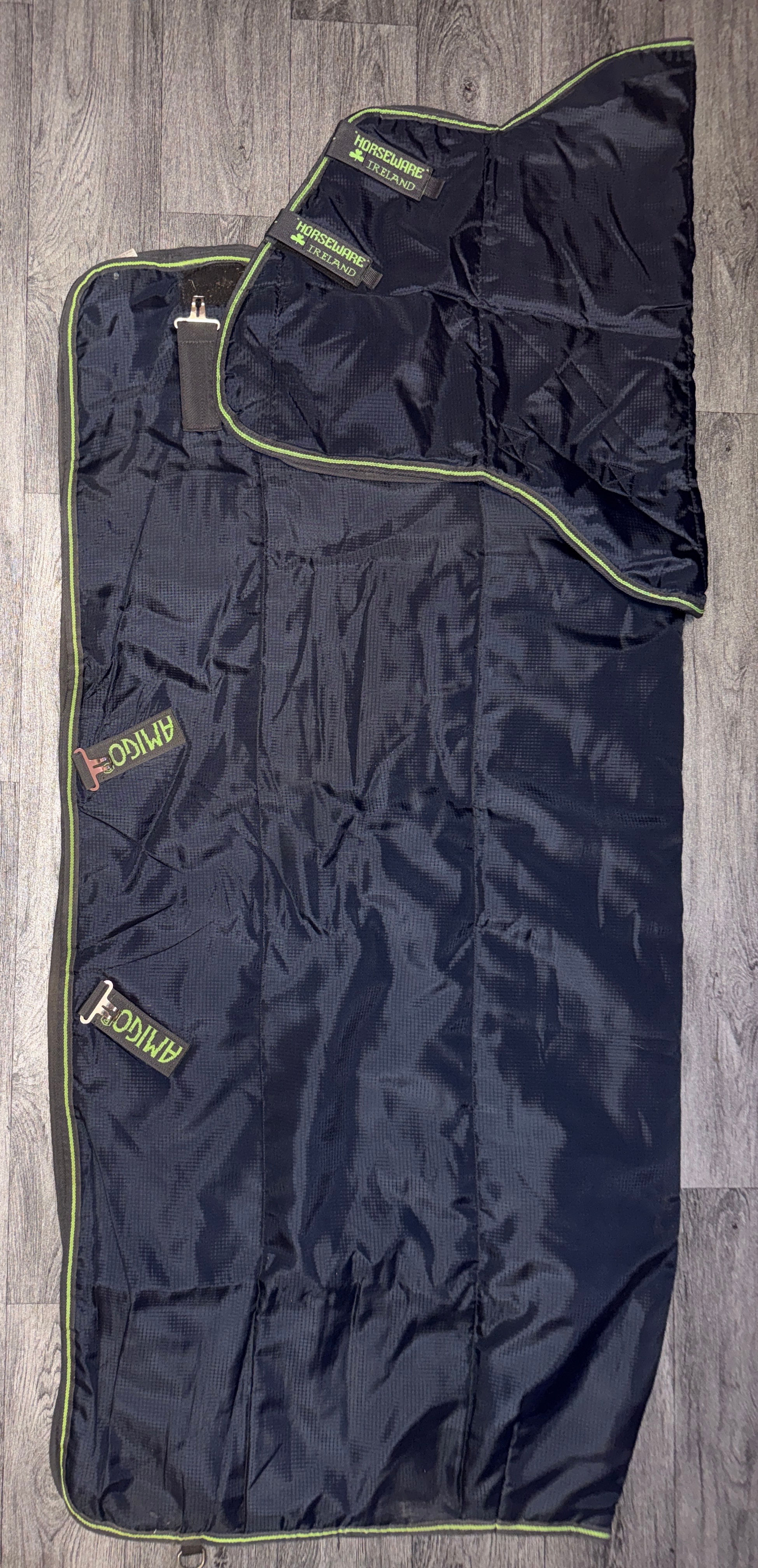 5’3 Amigo 200g Detachable Neck Stable Rug