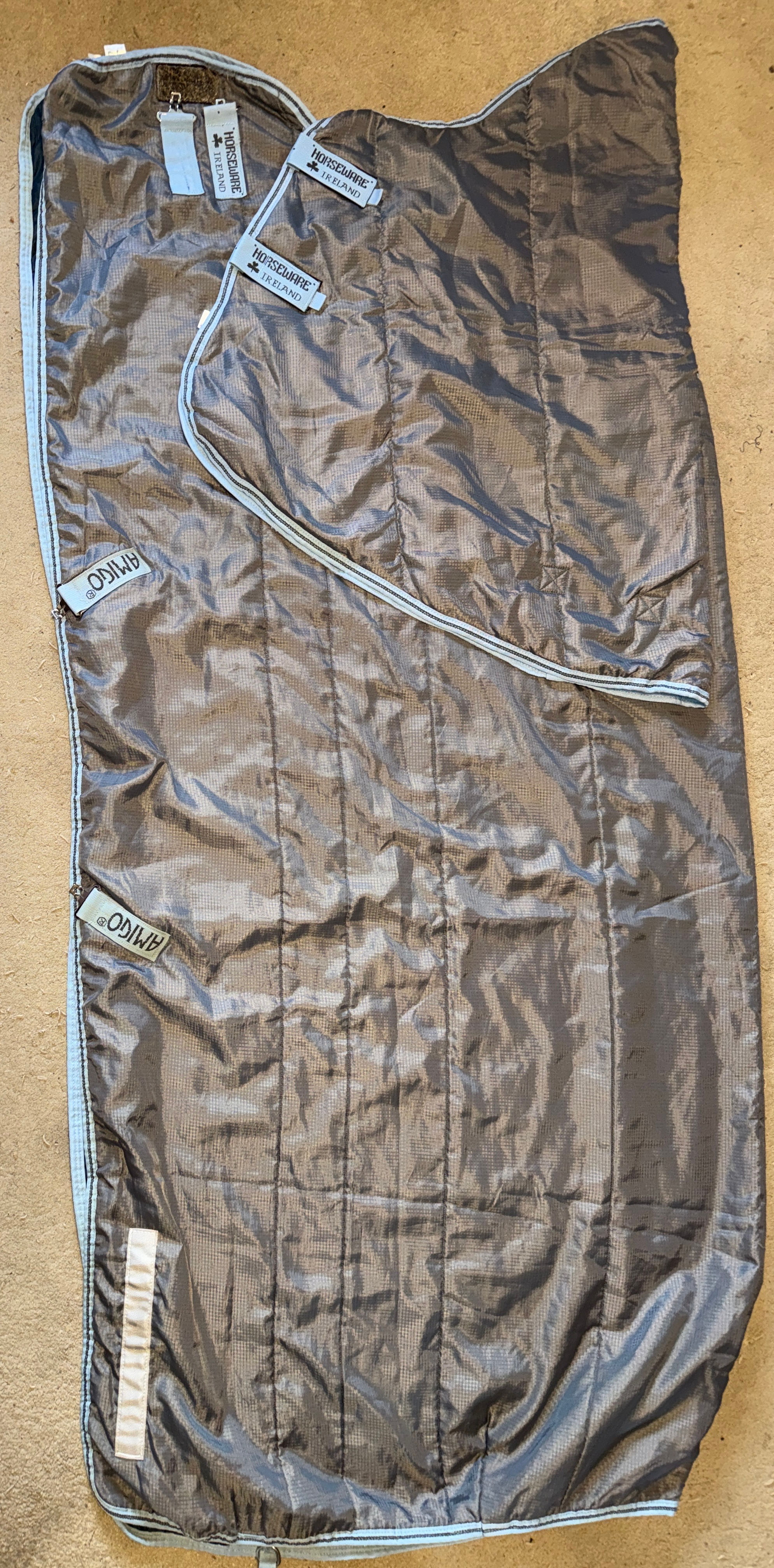 7’3 XL Amigo 200g Detachable Neck Stable Rug