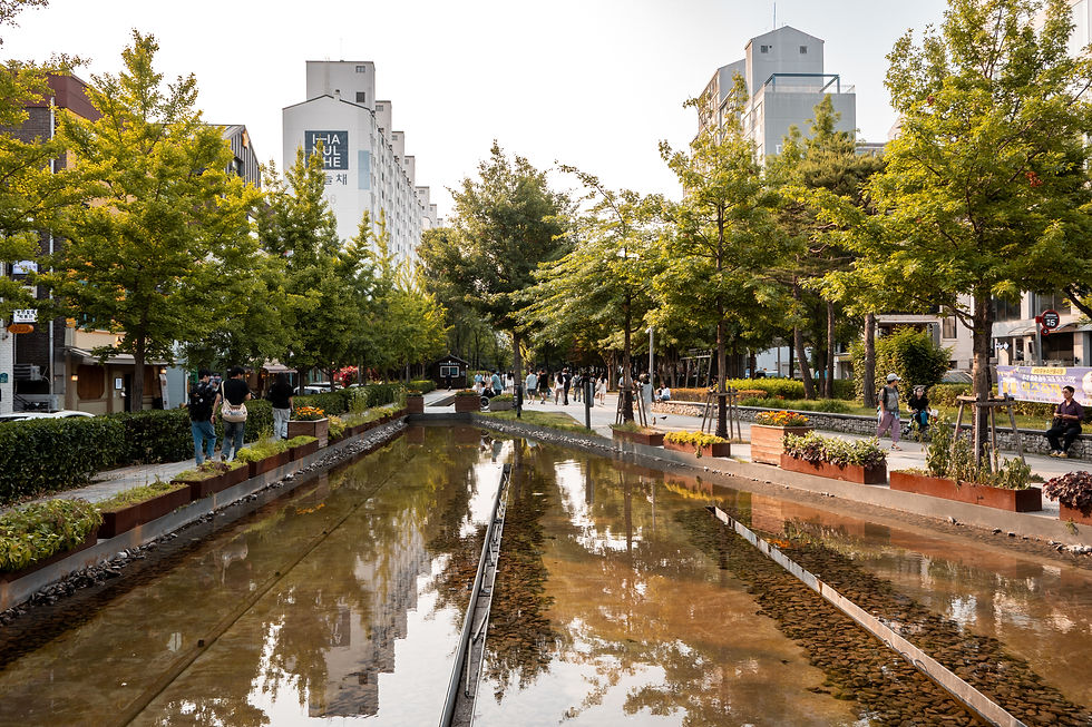 Sendero Forestal de la Línea Gyeongui (Yeontral Park)