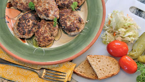 Ukrainian style meatballs, called "kotleti" (VIDEO) 