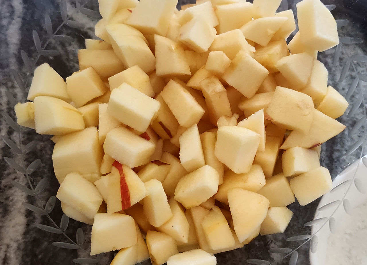chopped apples 